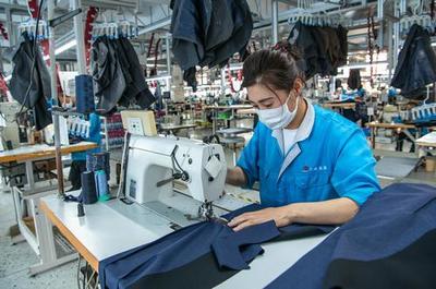 大杨集团深耕服装产业 打造服装智能化柔性制造工厂